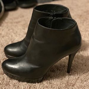 Stuart Weitzman black leather heeled booties. Size 7.5. BARELY WARN.